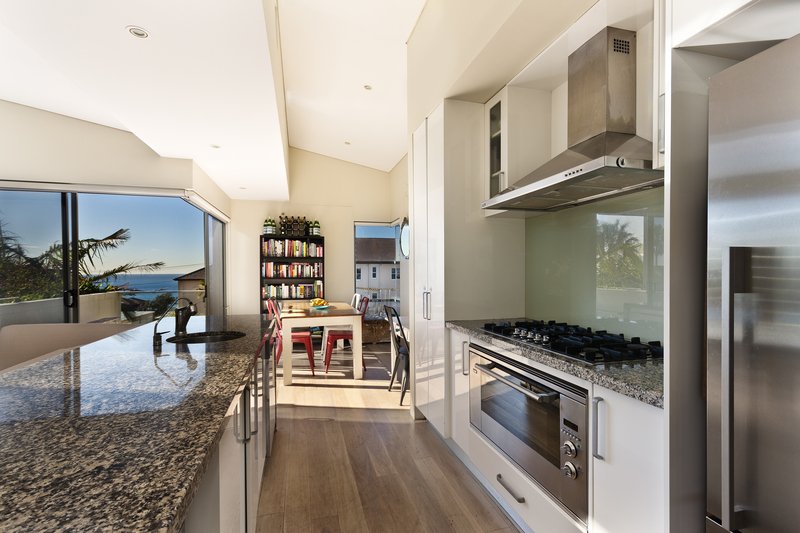 Interior de casa, cocina moderna